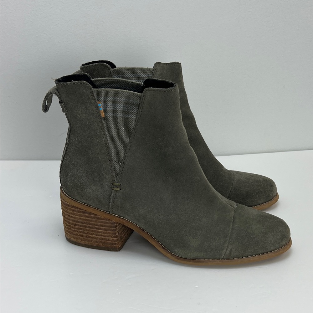 Toms Esme Leather Chelsea Boots Gray Suede Ankle  Stacked Block Heel Womens 9